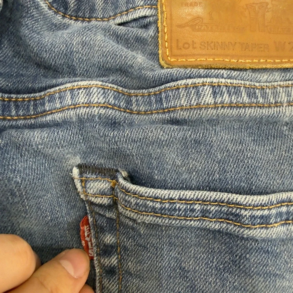 Levi's Skinny Taper Jeans Medium Wash Blue Size W29 L32 Nice wash and fade